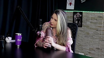 [Loira, Nerd, Savanah Sheer Red] Loira Safada Demonstra Seu Boquete Em Dois Paus E Fica Pelada Mostrando Sua Buceta Gostosa E Os Peitos Raphaela